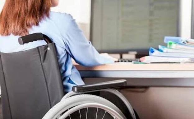 Los trabajadores con discapacidad cobran casi un 18% menos que el resto