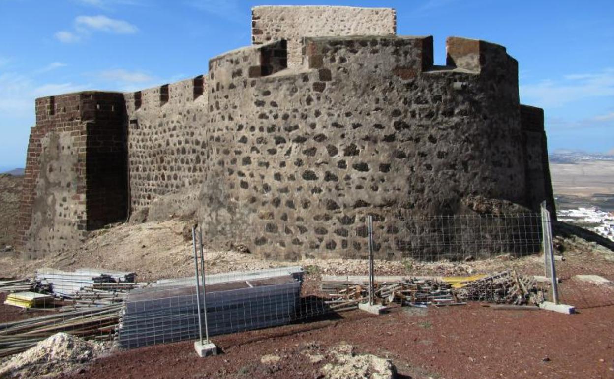 Material recogido esta semana, fruto de la retirada de andamios en el exterior de la fortaleza. 