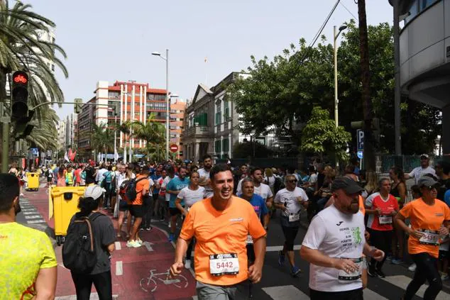 Fotos: Salida de los 5km de la Carrera de las Empresas