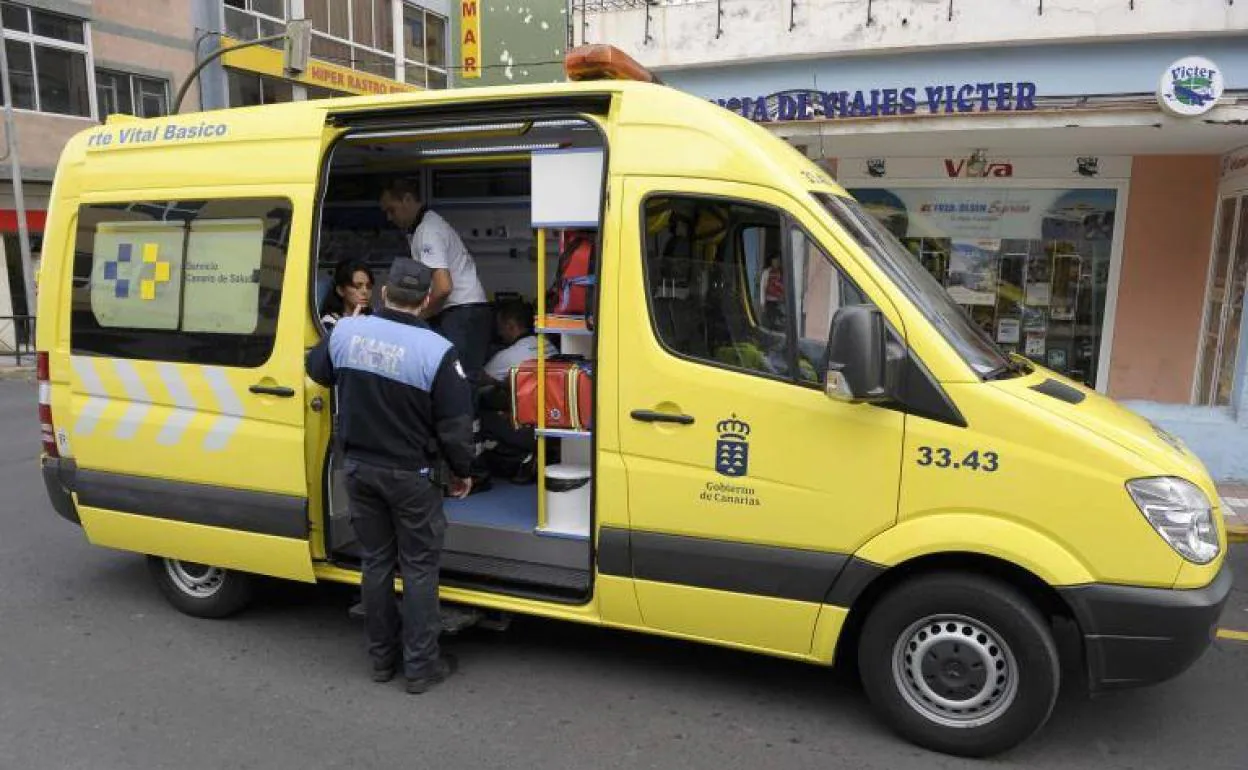 Imagen de archivo de una ambulancia del SUC. 