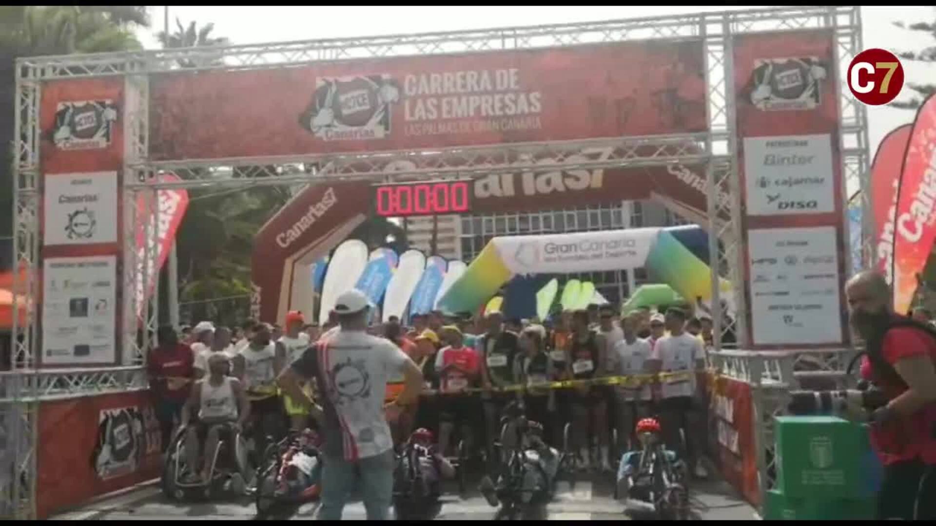 A ritmo de Quevedo y entonando su 'Quédate' calientan motores los participantes de la prueba de 5K