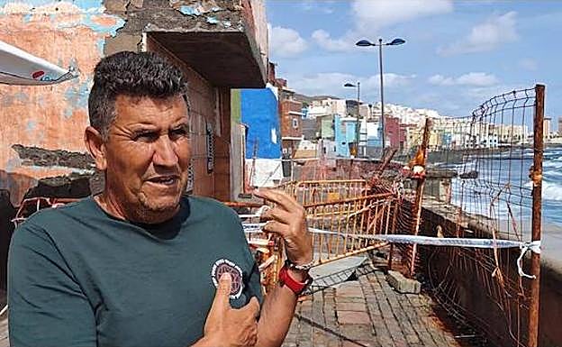 José Miguel Saavedra, ante la zona vallada por seguridad. 
