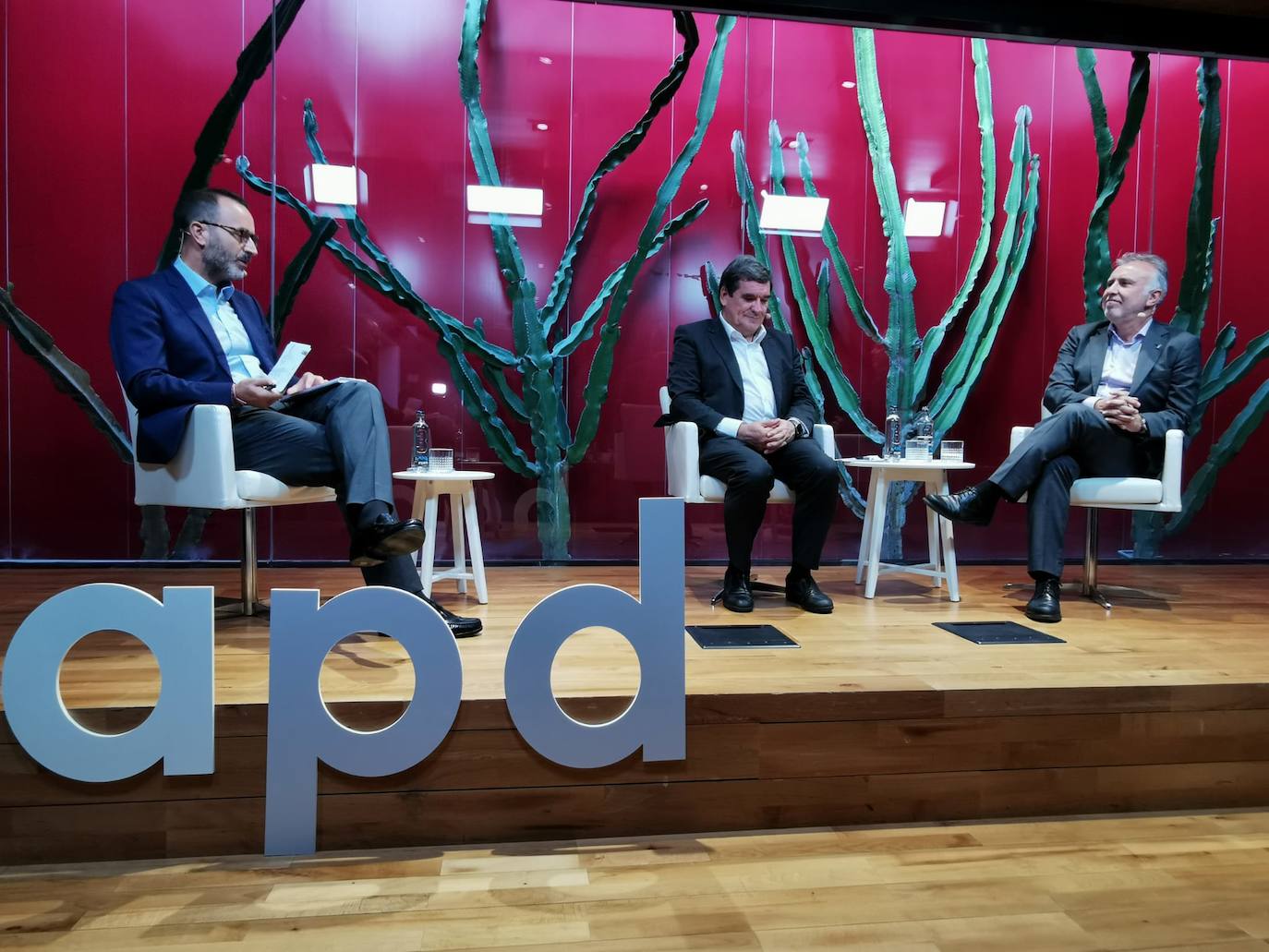 Fotos: Torres y Escrivá, en un foro de la APD en CANARIAS7