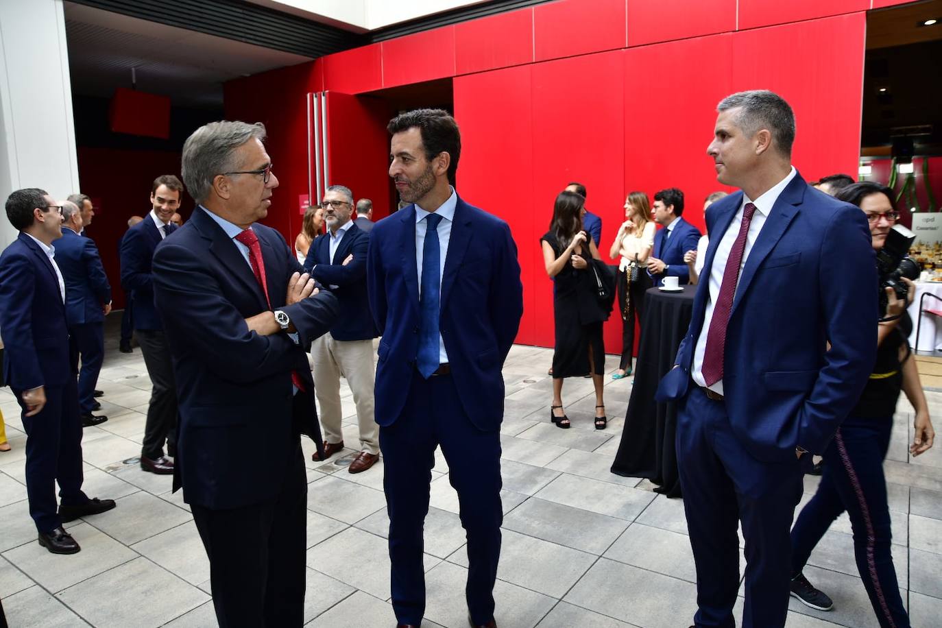 Fotos: Torres y Escrivá, en un foro de la APD en CANARIAS7