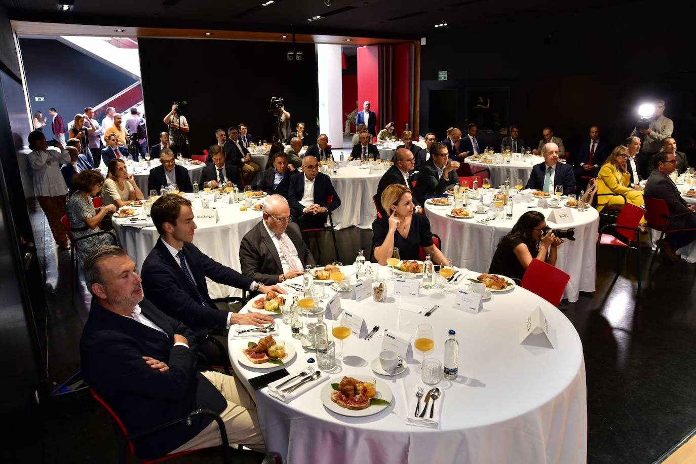 Fotos: Torres y Escrivá, en un foro de la APD en CANARIAS7