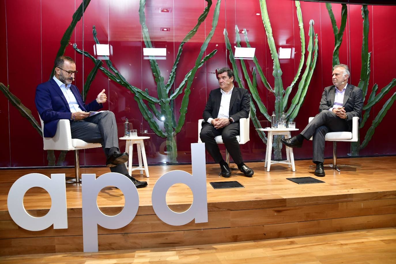 Fotos: Torres y Escrivá, en un foro de la APD en CANARIAS7