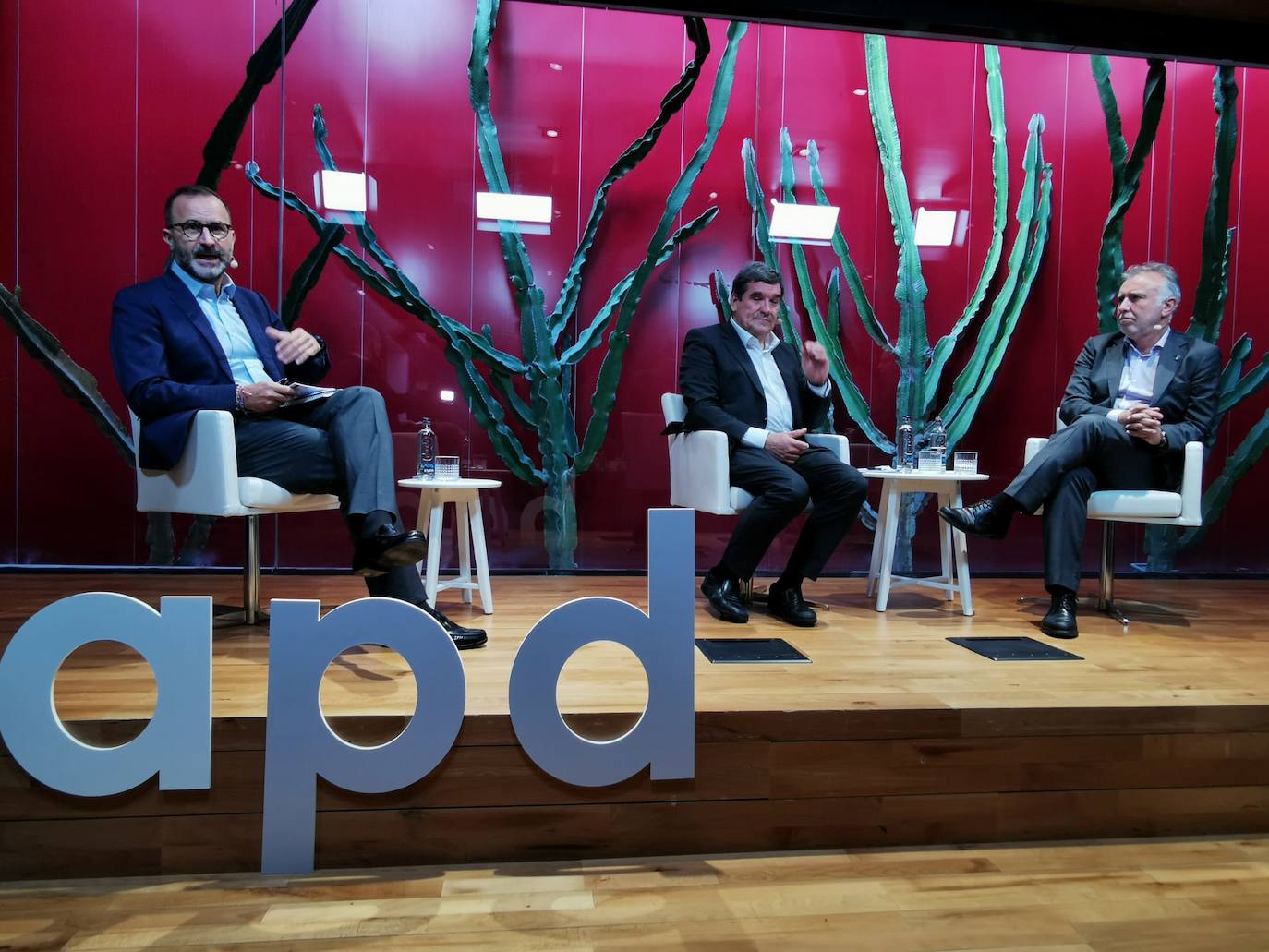 Fotos: Torres y Escrivá, en un foro de la APD en CANARIAS7