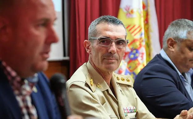 El coronel jefe del regimiento Soria 9, Isaac López García, en la presentación oficial de la 15 edición de la competición cívico-militar, en el cuartel capitalino. 
