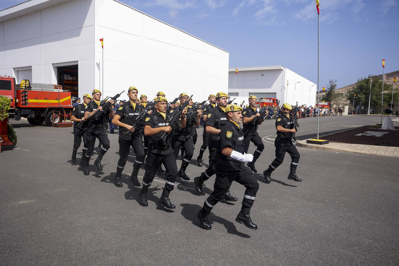 Fotos: Desfile de la UME por la festividad de Nuestra Señora del Rosario, su patrona