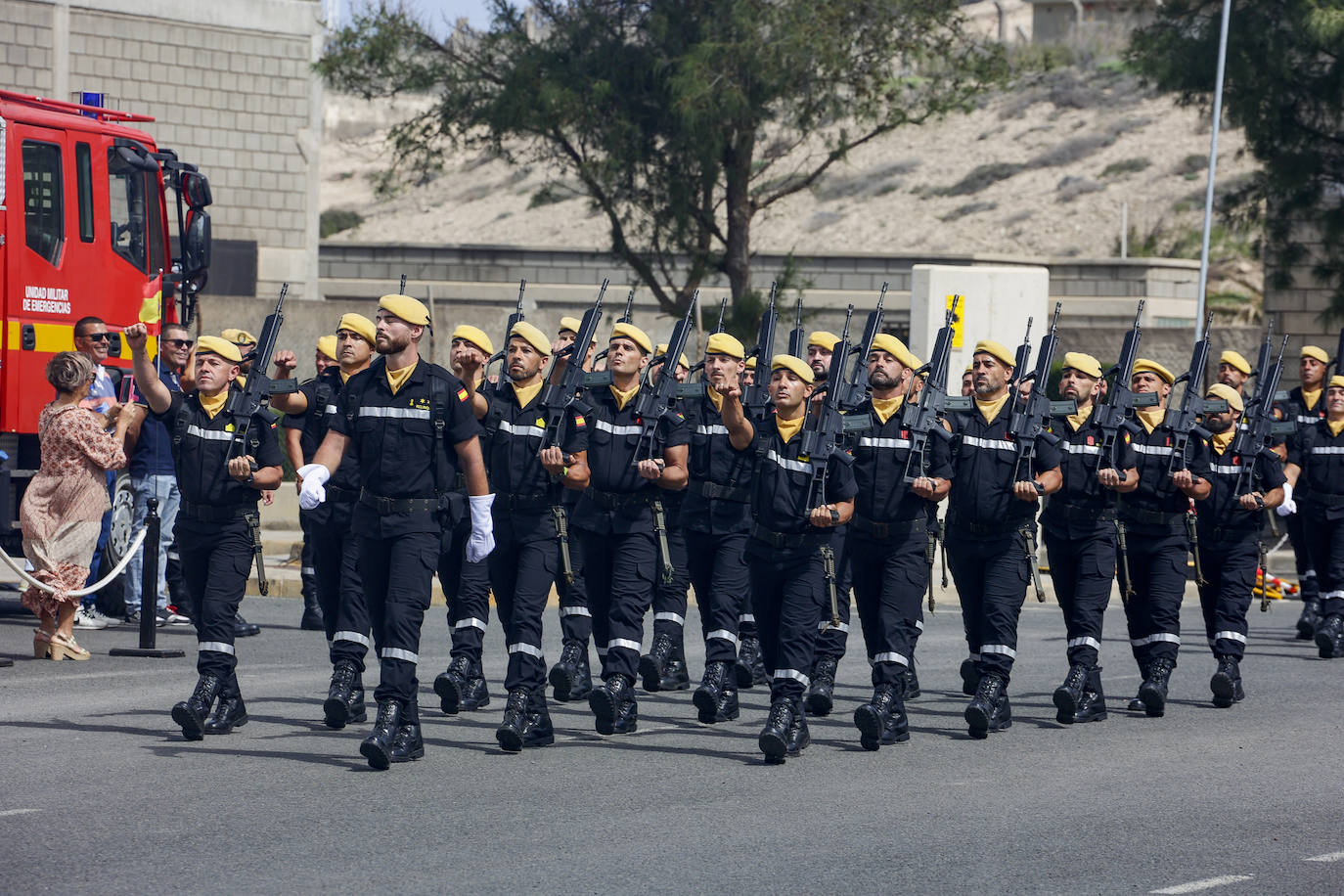 Fotos: Desfile de la UME por la festividad de Nuestra Señora del Rosario, su patrona