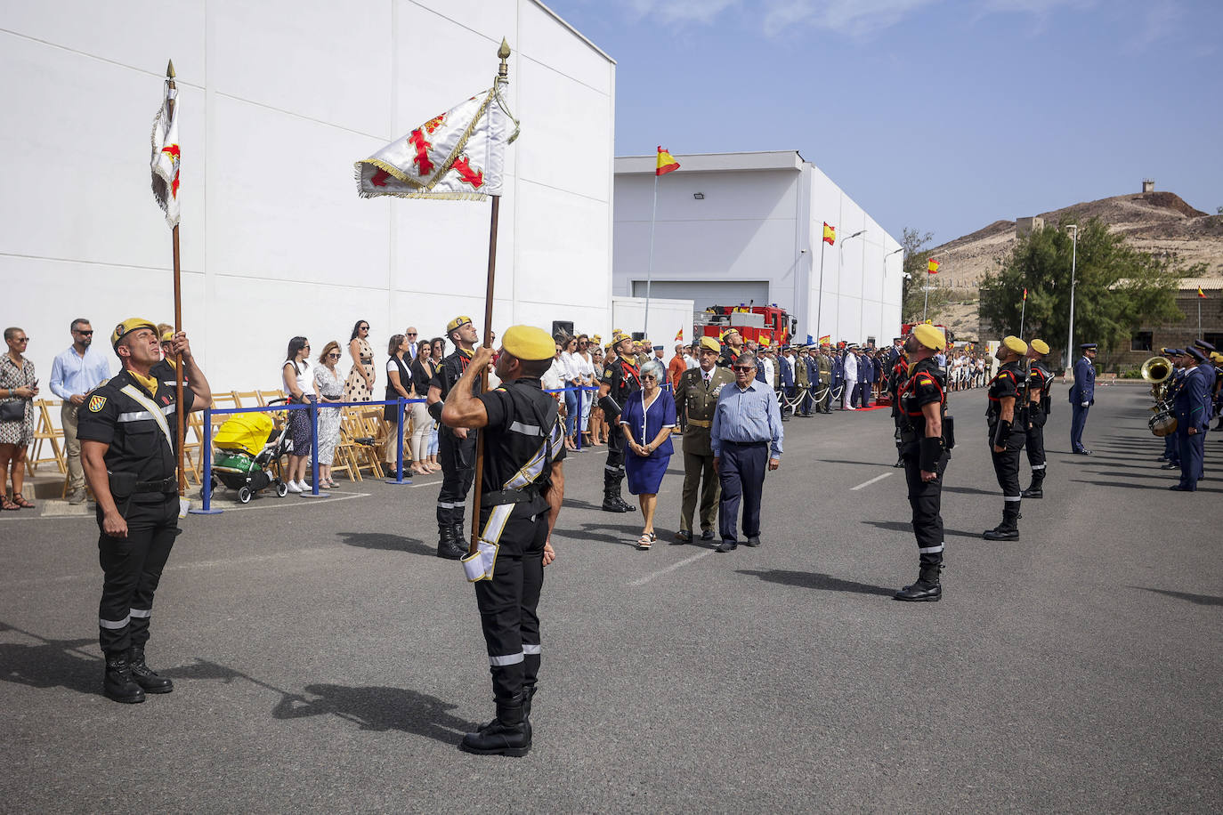 Fotos: Desfile de la UME por la festividad de Nuestra Señora del Rosario, su patrona