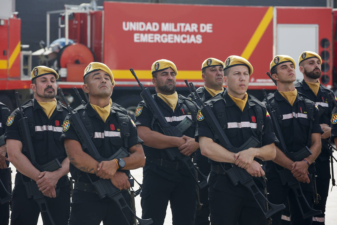 Fotos: Desfile de la UME por la festividad de Nuestra Señora del Rosario, su patrona