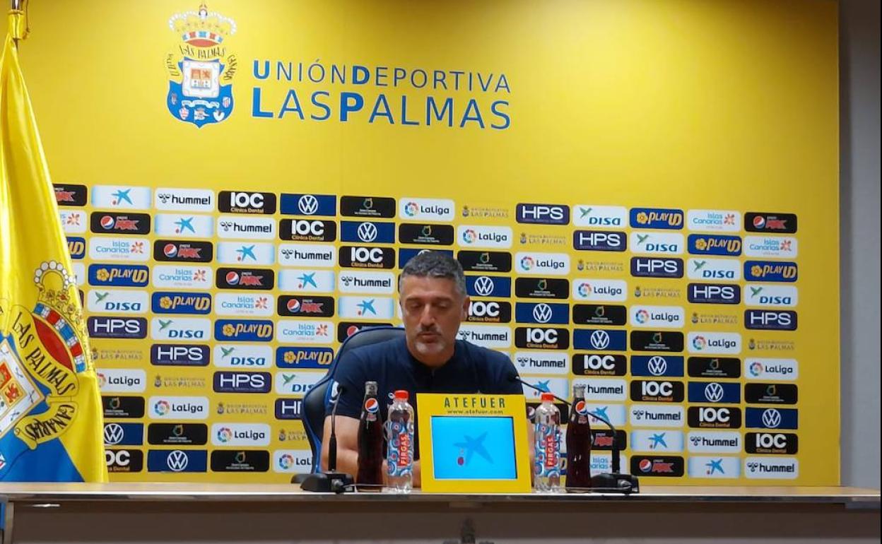El técnico amarillo, García Pimienta, en rueda de prensa. 
