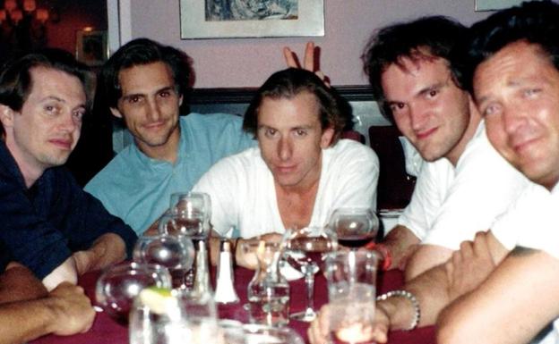 Tarantino con un grupo de actores habituales en sus películas. 