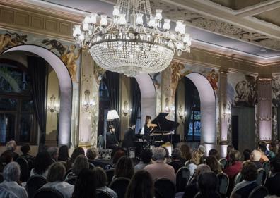 Imagen secundaria 1 - Leticia Moreno y Felipe Aguirre conmueven al público en un recital cargado de notas dramáticas, líricas y virtuosas