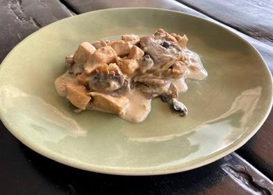 Imagen secundaria 1 - Ternera Strogonoff, Pollo en salsa de champiñones y Pollo a la manzana