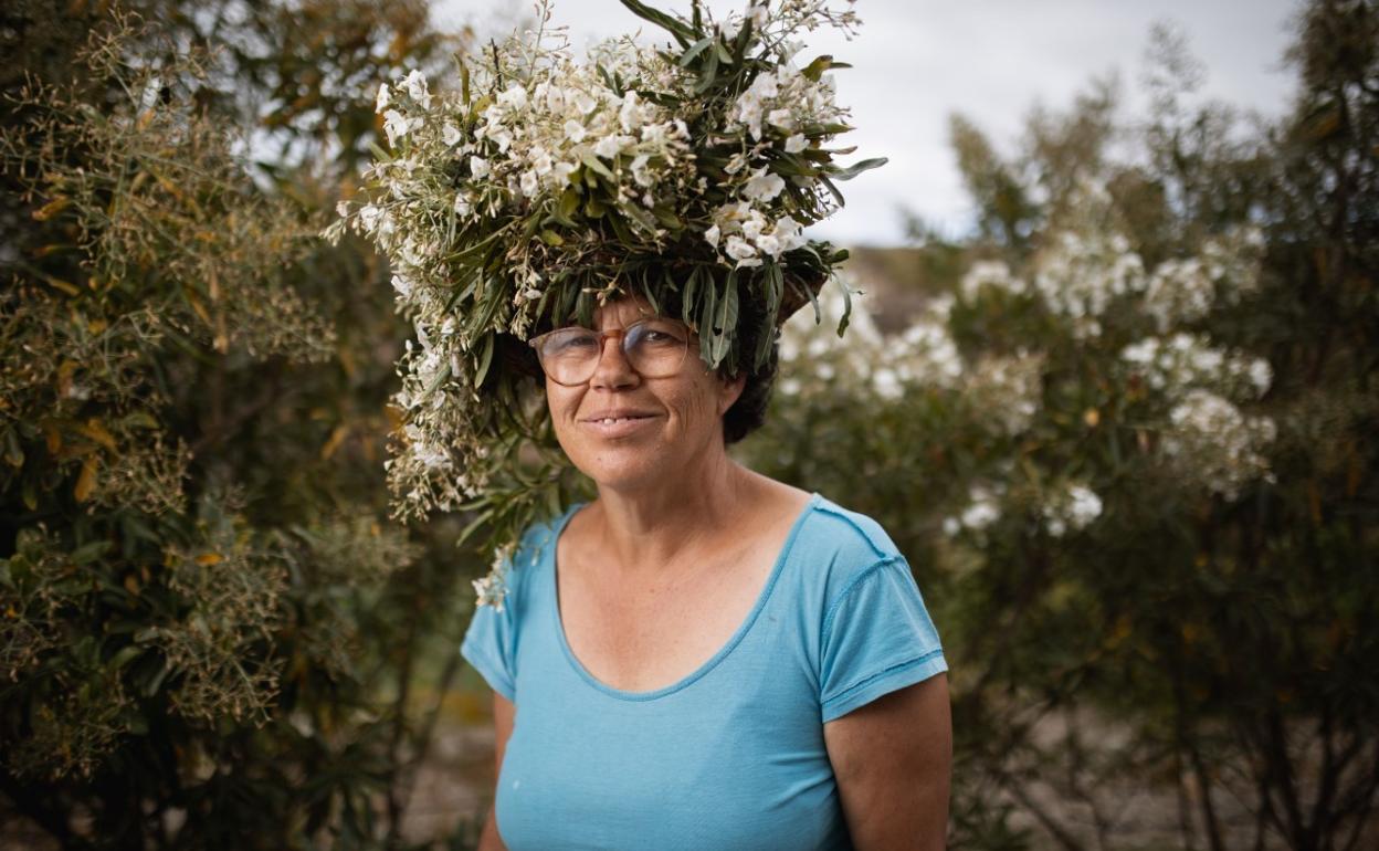 Ángeles Marrero, con el guaydil, representando a Firgas dentro del proyecto 'Cabello de isla'. 