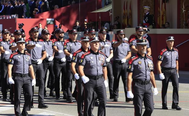 La Policía Canaria durante el desfile en Madrid. 