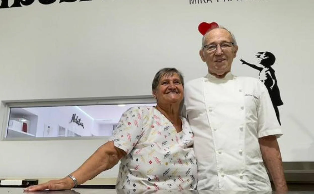 Imagen tomada este verano de Marcos y Margarita, fundadores de la pastelería. 