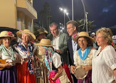 Imagen secundaria 1 - El baile de Feijóo en la romería de La Naval