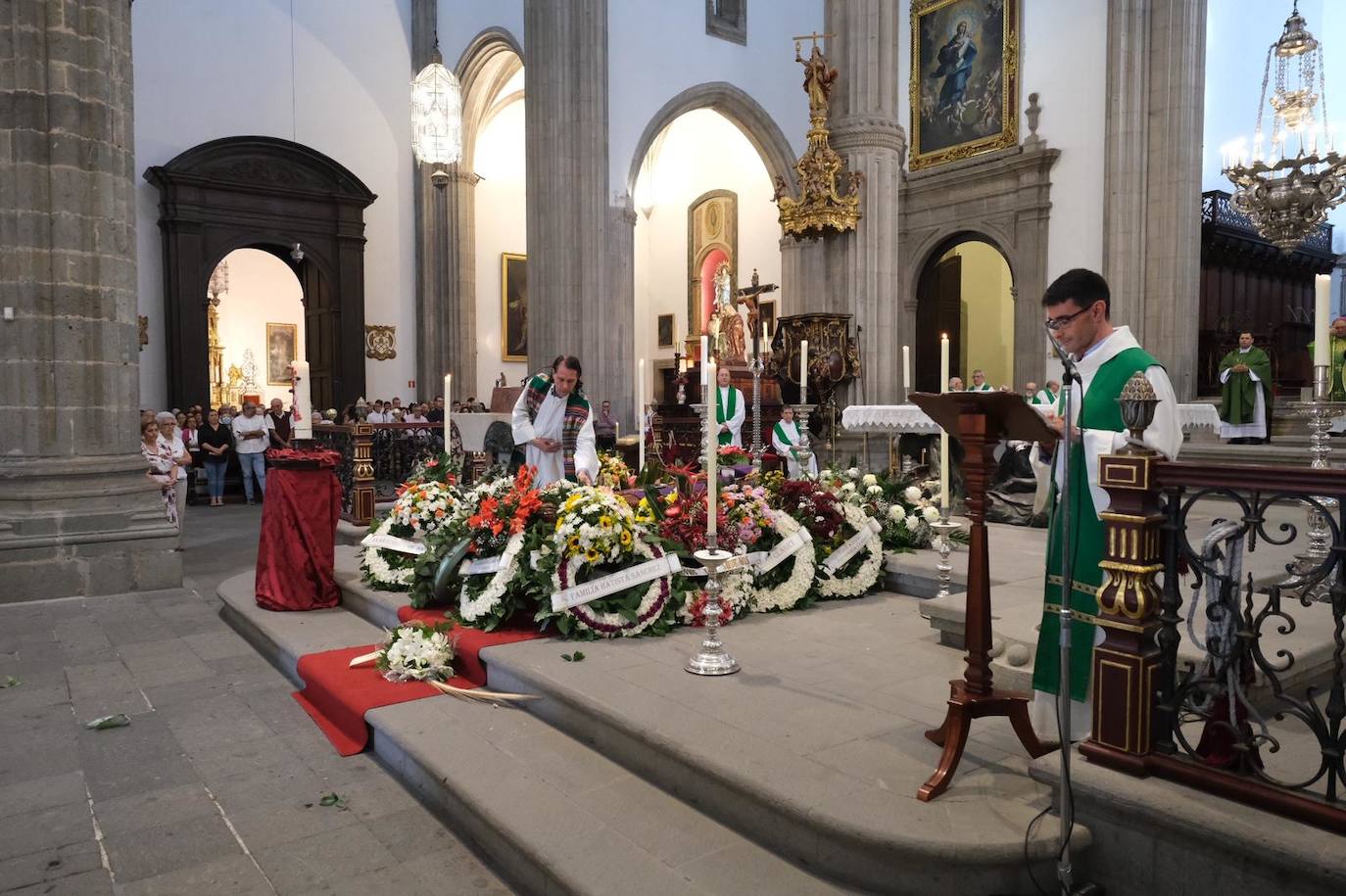 Fotos: Emotivo funeral del padre Fuertes