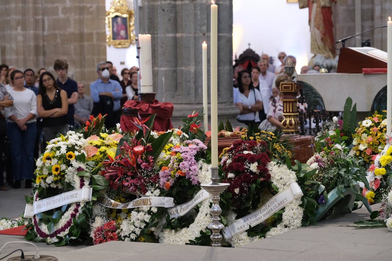 Fotos: Emotivo funeral del padre Fuertes