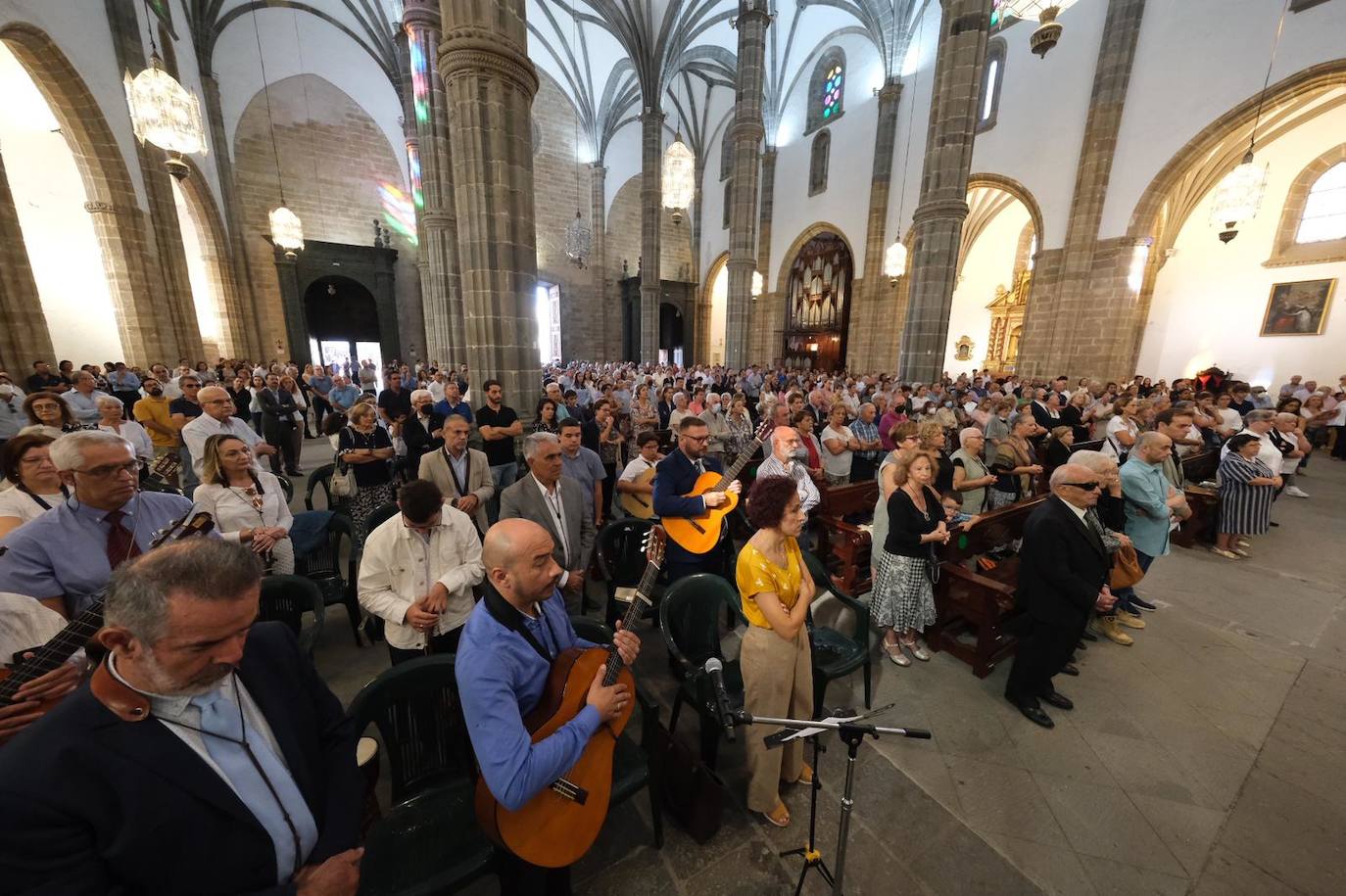 Fotos: Emotivo funeral del padre Fuertes