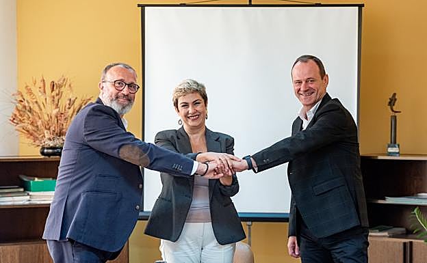 Francisco García, Ana Hernández y Óscar Hernández. 