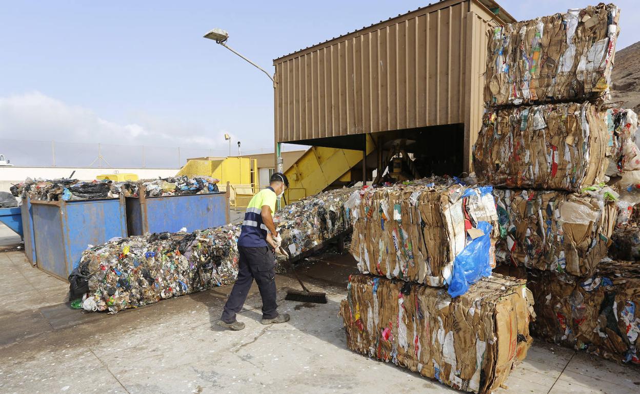 Imagen de archivo de una planta de reciclado en La Graciosa.