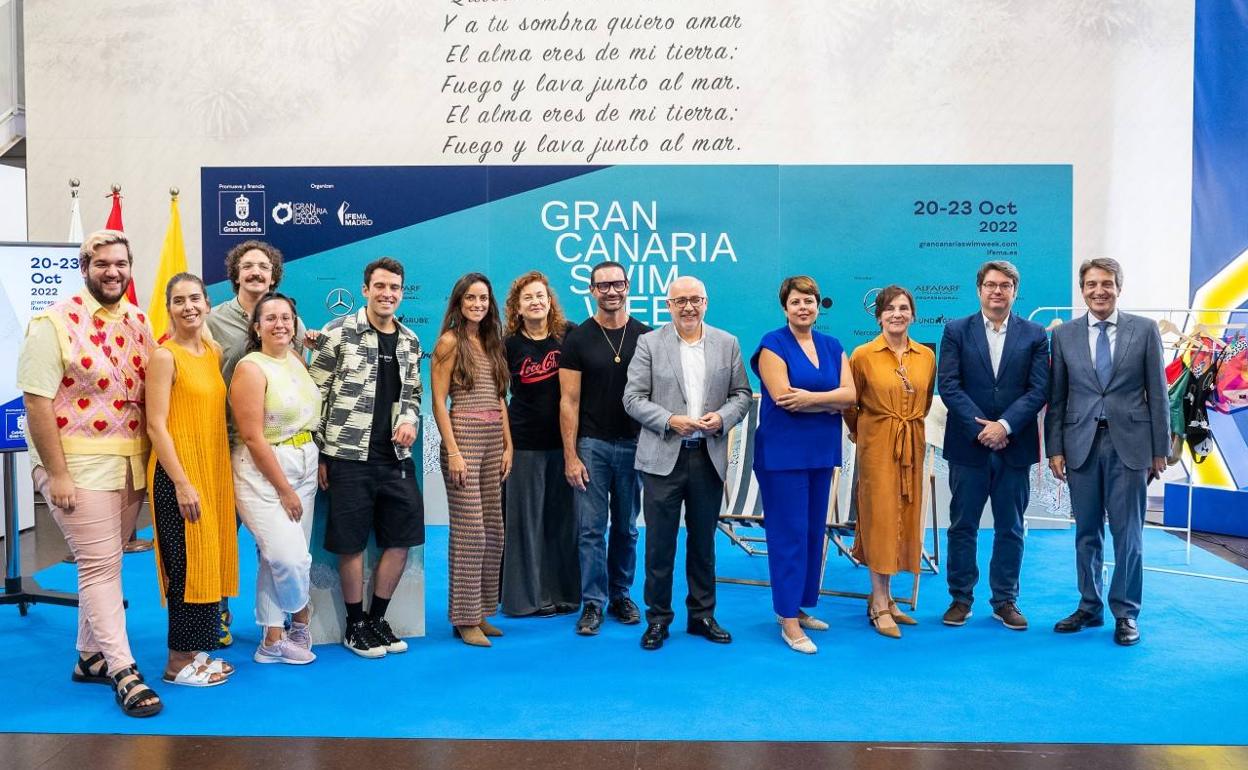 Antonio Morales, presidente del Cabildo de Gran Canaria, en el centro. 