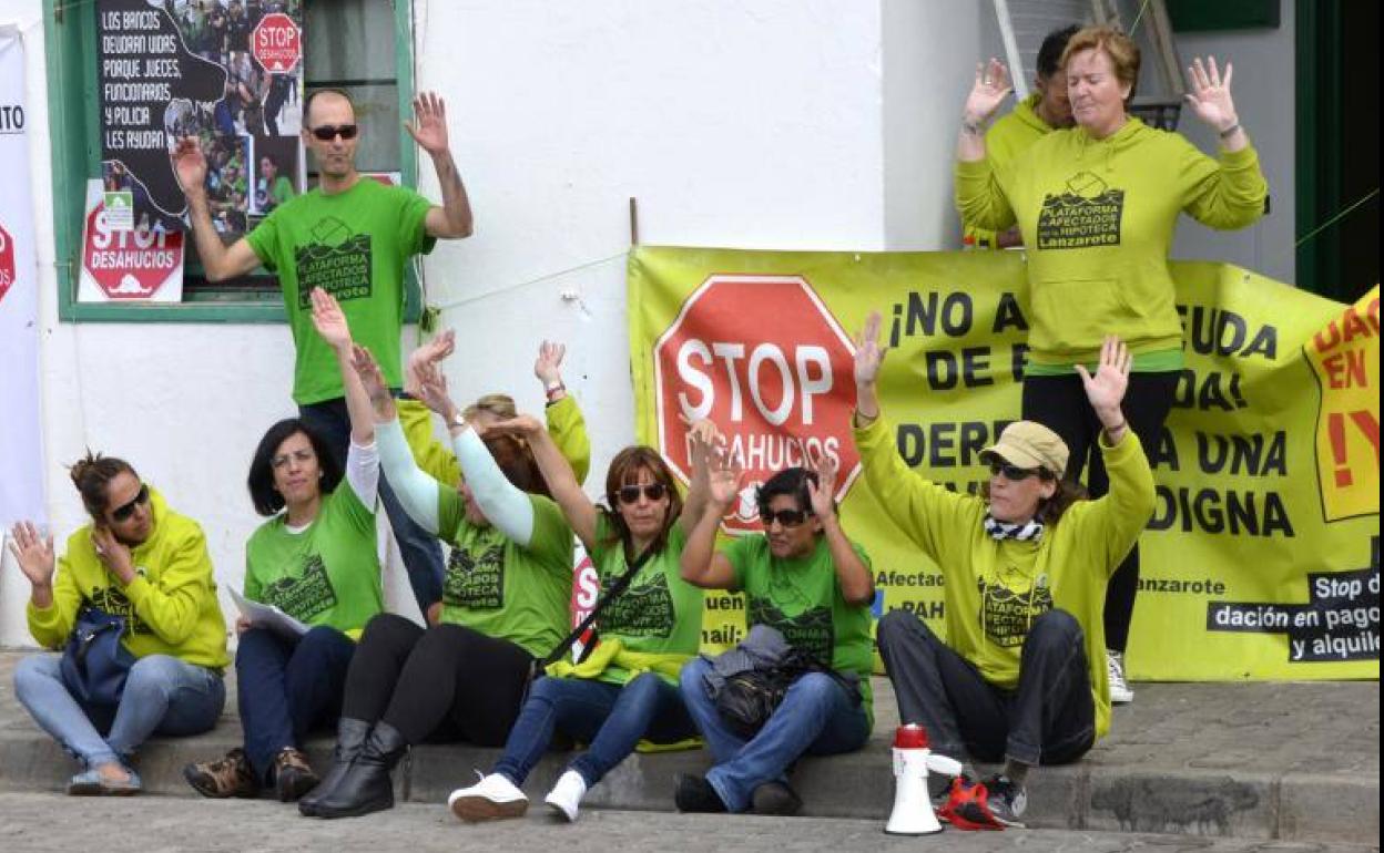 Contener las hipotecas