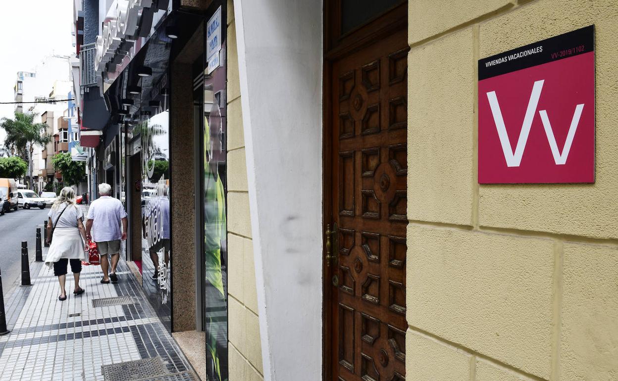 La vivienda vacacional genera 1.500 millones de euros en las islas y representa al 27% de las plaza. 