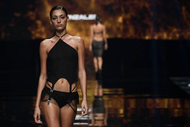 Fotos: Gonzales deslumbra con sus creativos diseños en Moda Cálida