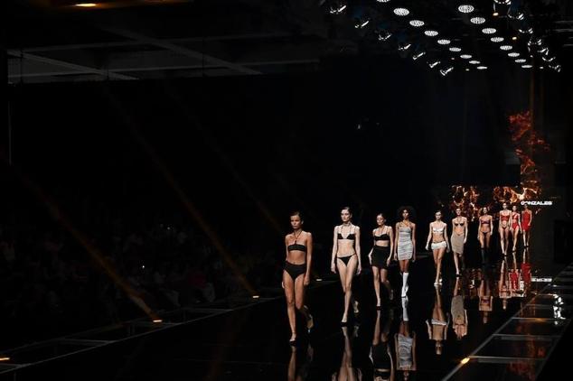 Fotos: Gonzales deslumbra con sus creativos diseños en Moda Cálida