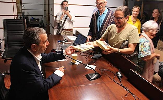 Imagen principal - ﻿José Luis Garci: «El cine fue la &#039;asignatura pendiente&#039; de Galdós