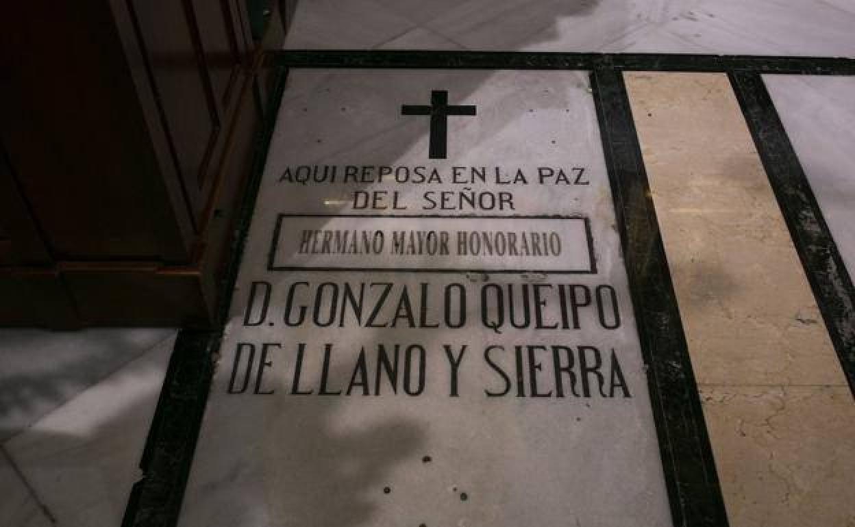 Tumba del general franquista Queipo de Llano en la Basílica de la Esperanza Macarena, en Sevilla.