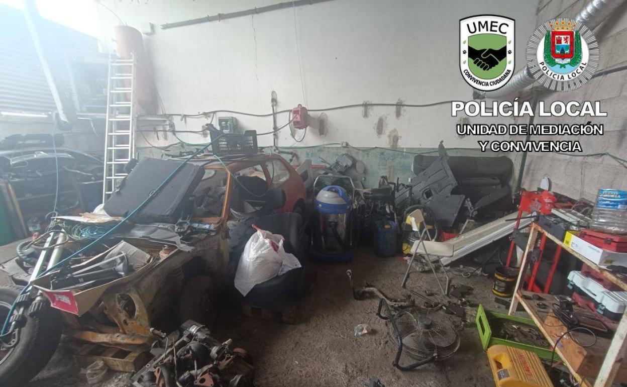 Imagen del interior de uno de los talleres ilegales. 