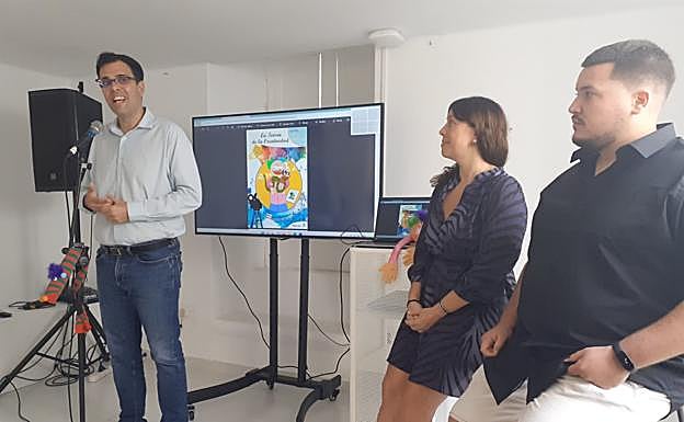 Momento de la presentación, con Alberto Aguiar de anfitrión. 