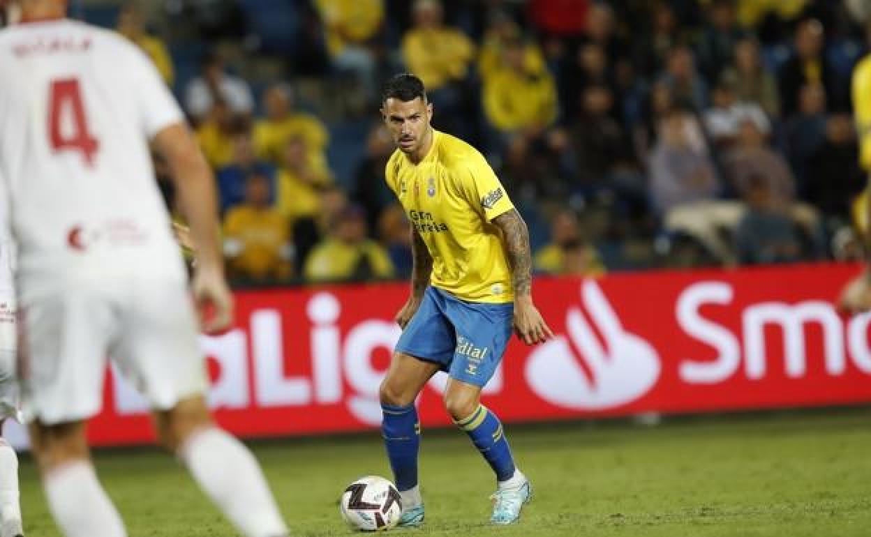 Vitolo controlando el balón el pasado domingo contra el Cartagena. 