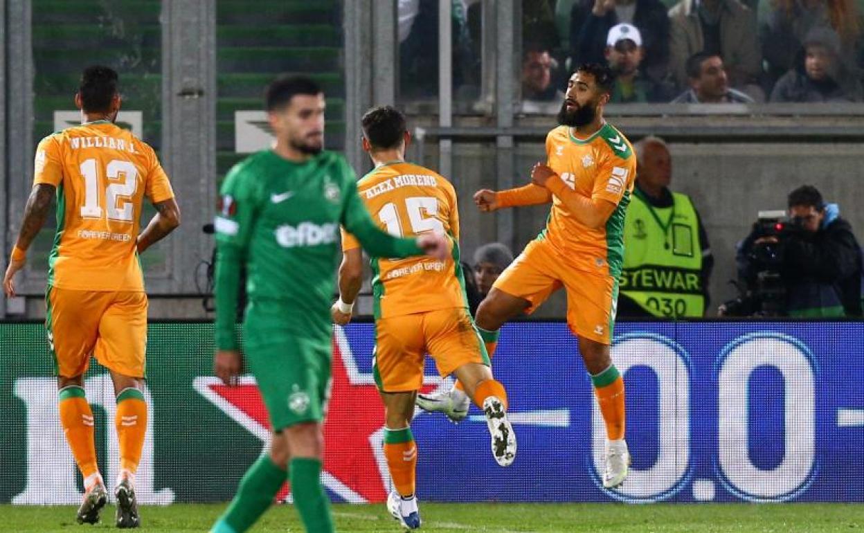 Nabil Fekir (d) celebra su gol al Ludogorets.