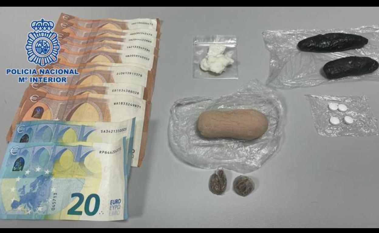Imagen de archivo de droga y dinero incautado por parte de la Policía Nacional. 