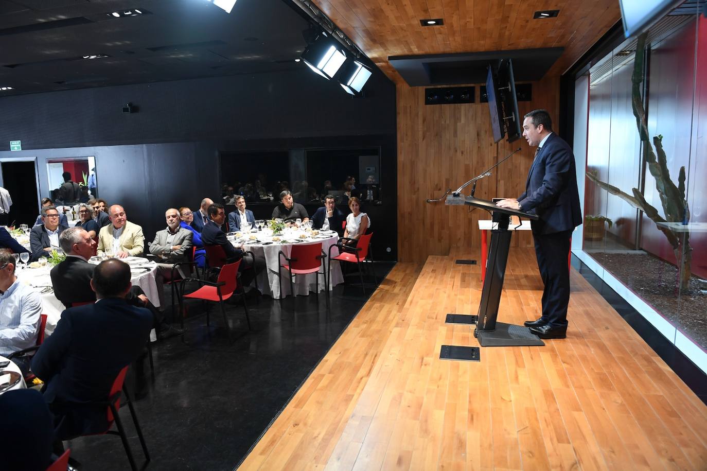 Fotos: Encuentro con el presidente de la Confederación Canaria de Empresarios, Pedro Ortega