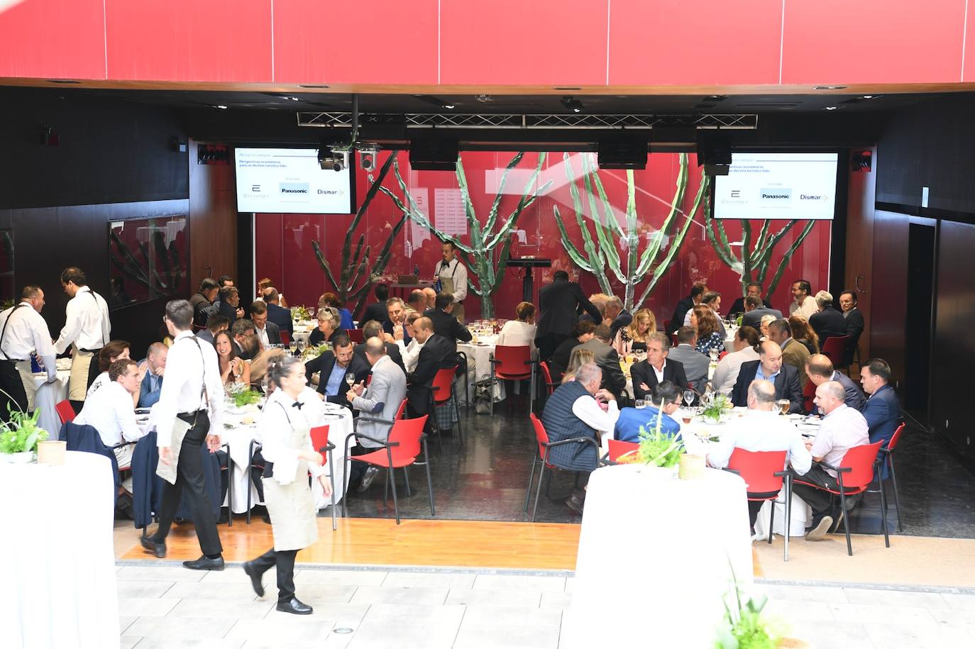 Fotos: Encuentro con el presidente de la Confederación Canaria de Empresarios, Pedro Ortega