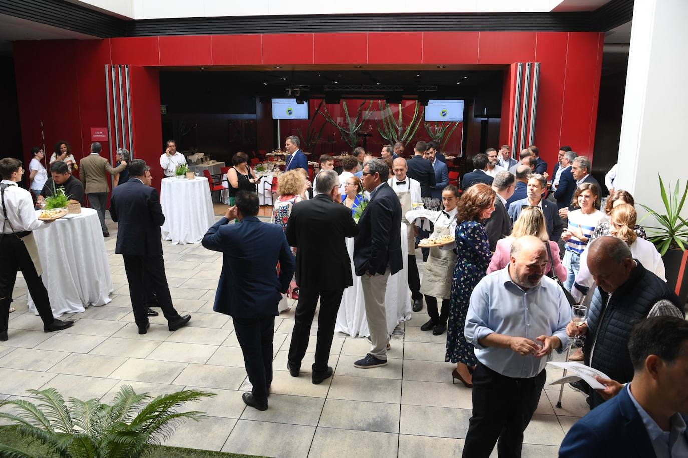 Fotos: Encuentro con el presidente de la Confederación Canaria de Empresarios, Pedro Ortega