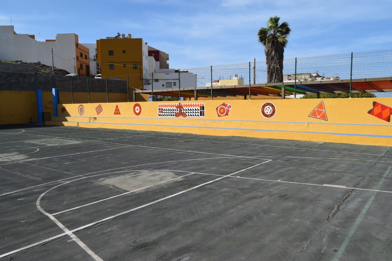 Imagen de la cancha del colegio de Sardina. 