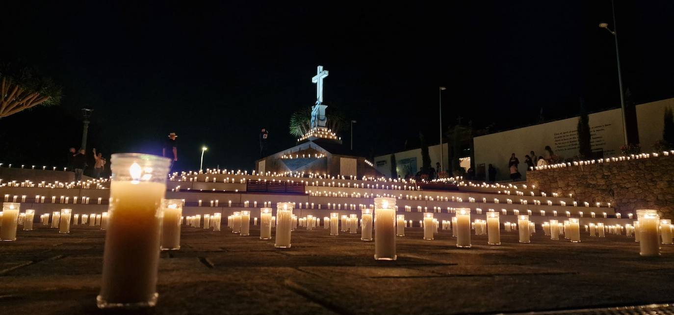 Fotos: Decorado de lujo en el cementerio de Moya por el Día de los Difuntos