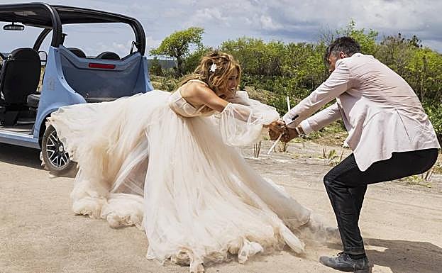 Jennifer López se ha vestido infinidad de veces de novia. 