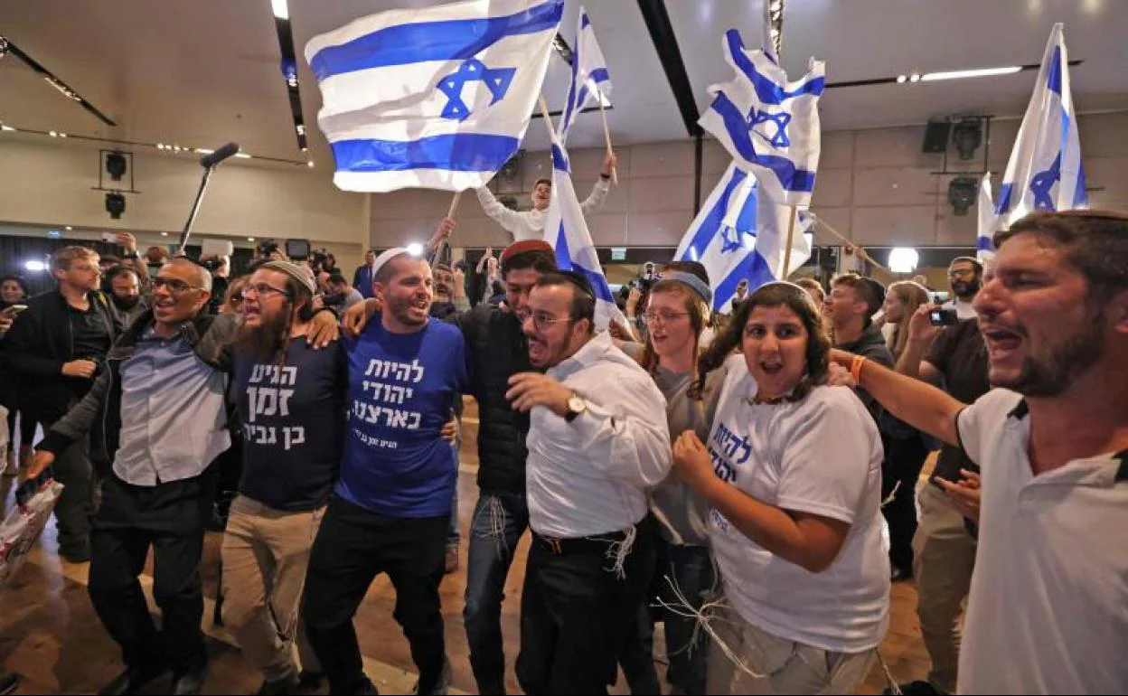 Ultranacionalistas judíos celebran el triunfo electoral del bloque liderado por Netanyahu. 