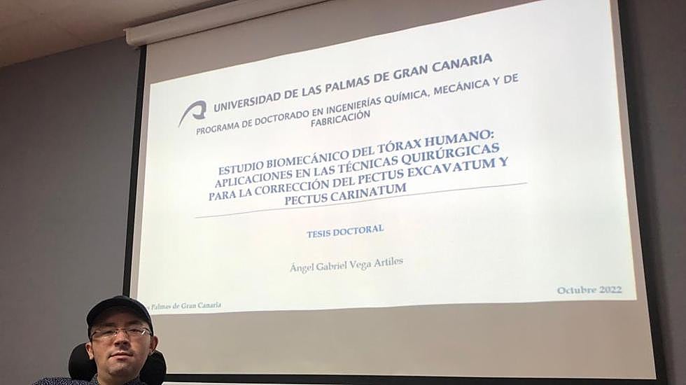 Ángel Gabriel Vega Artiles el día que leyó su tesis doctoral en la ULPGC. 