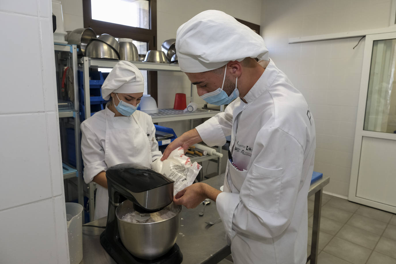 Fotos: La Escuela de Cocina y Hostelería de Ingenio pondrá su excelencia al servicio de la Feria del Sureste